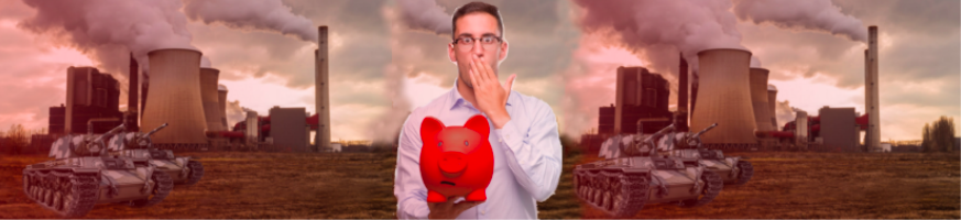 Mann mit Sparschwein vor Panzern und Kohlekraftwerk