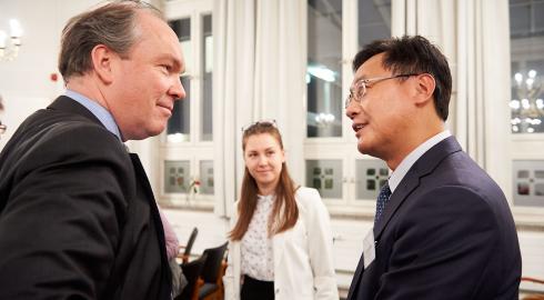 CDU politician in talks with AIIB representative