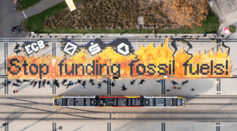 Stop Funding Fossil Fuels Aktion in Frankfurt